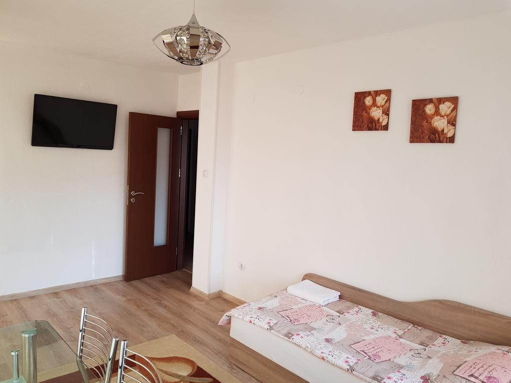 д и в 1 - D & V 1 Apartment *